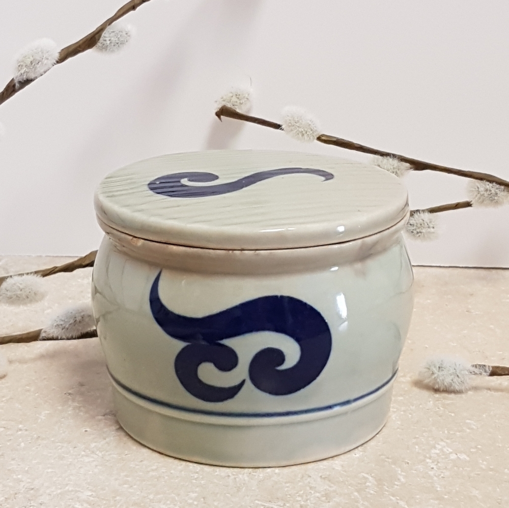 ⭐Host Pick⭐Vintage Stoneware Mexican Dish With Lid